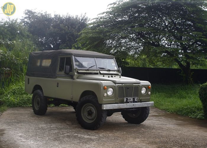 Modifikasi Jip Land Rover Series Iii Lwb 1981 Gaya Suka Suka Gridoto Com