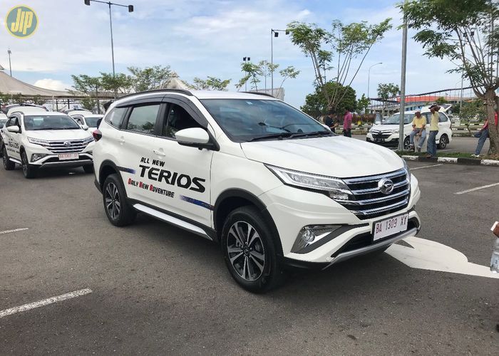 Harga Terkini Daihatsu Terios Terbaru Bulan Juli 2020 Kembaran Rush Yang Gak Kalah Kece Gridoto Com
