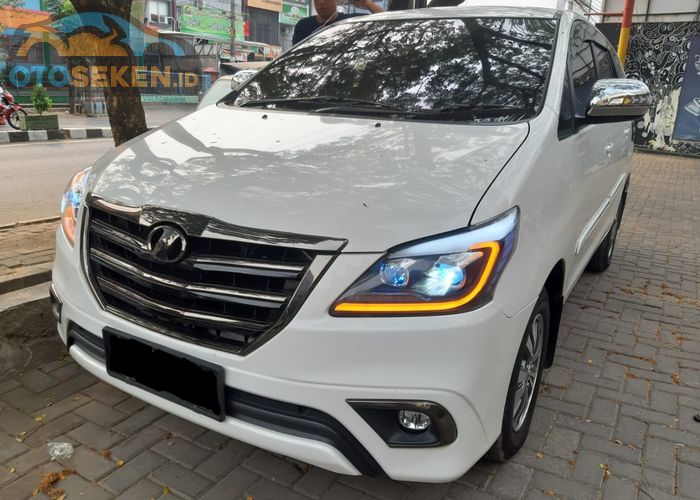 Toyota Kijang Innova Pakai Headlamp Angel Eyes Auto Jadi Sultan Semua Halaman Gridoto Com