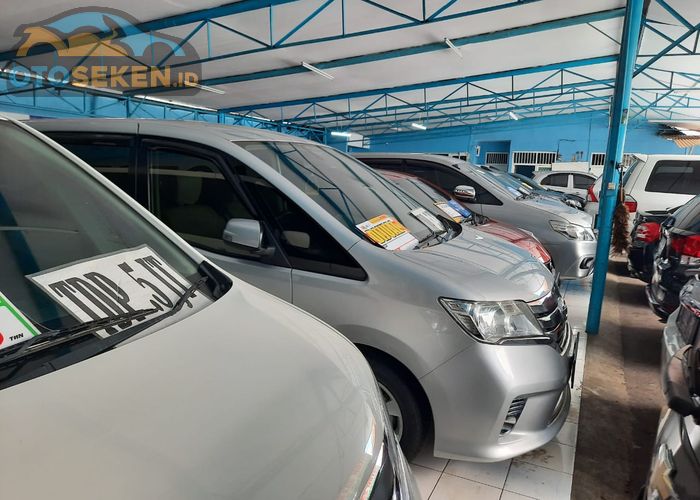 Daftar Harga Mobil Bekas DP 'Goceng' di Showroom Nava Sukses ...