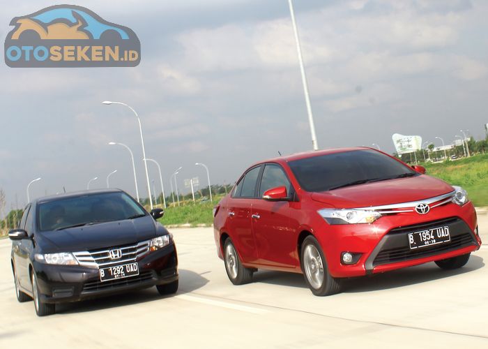 Toyota Vios Gen 3 vs Honda City GM2, Siapa yang Lebih Kencang dan 