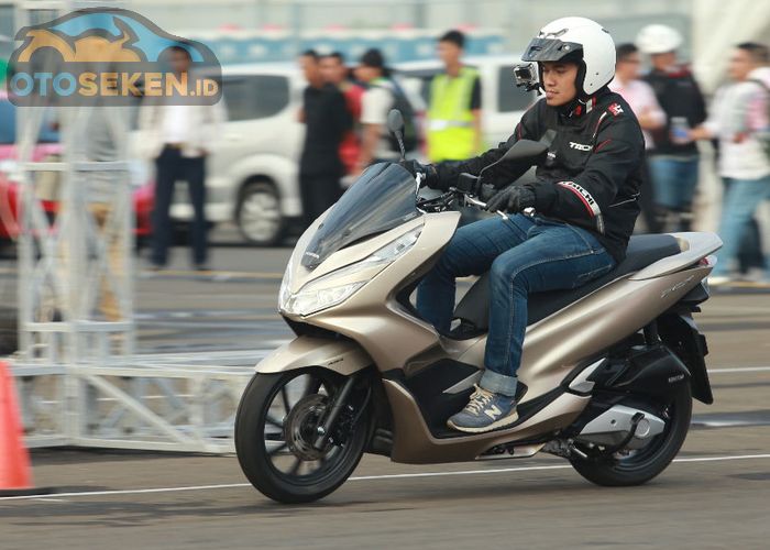 Honda pcx sales 2018 price
