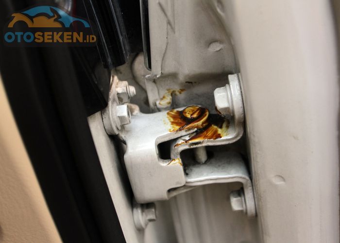 Cara Mudah Merawat Engsel Pintu Mobil Bekas Buka Tutup Jadi Tokcer Gridoto Com