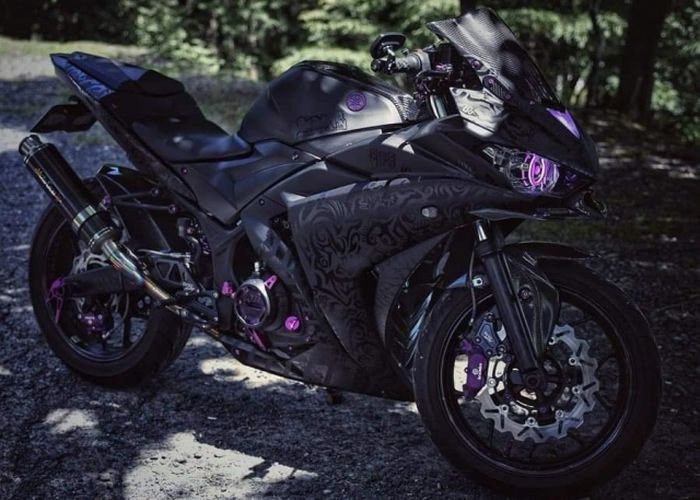 Tampil Seram Yamaha R25 Warna Gelap Dipadu Highlight Warna Ungu Gridoto Com