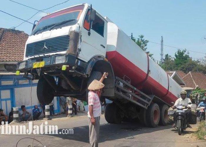 Get Modif Mobil Truk Tangki Background