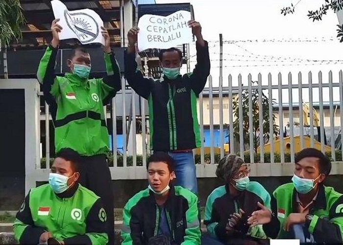 Syahdu 6 Driver Ojol Nyanyi Lagu Buat Virus Corona Serasa Yel Yel Suporter Sepak Bola Semua Halaman Gridoto Com