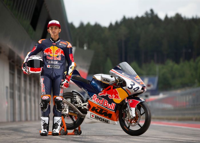 Mario Suryo Aji Kembali Berkiprah Red Bull Rookies Cup 21 Ini List Pembalapnya Gridoto Com