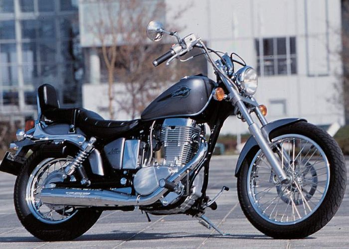 Bergaya Cruiser Klasik 'Hampir-Davidson', Ternyata Suzuki Savage 400 Hanya  Memiliki Mesin Satu Silinder - GridOto.com