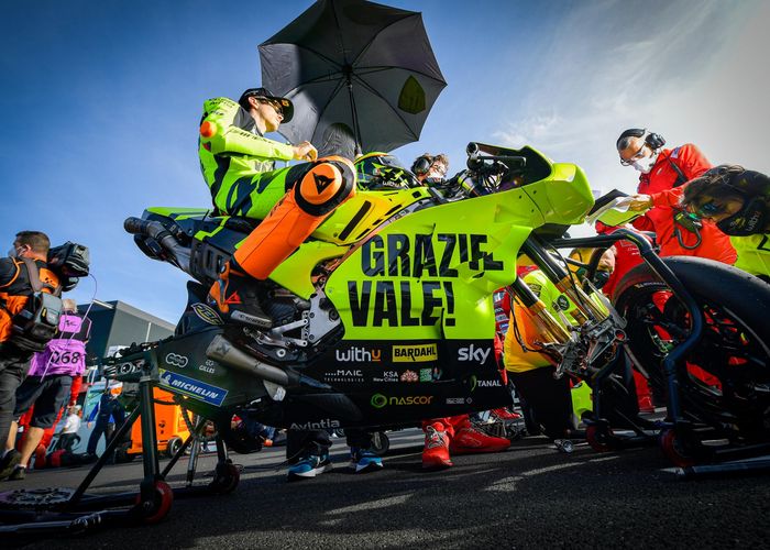 Sang Adik Berikan Persembahan Terbaik Untuk Valentino Rossi Di Misano Gridoto Com