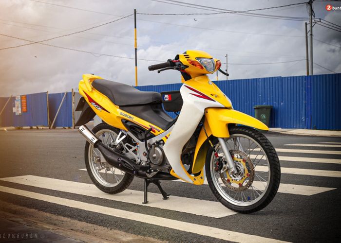 Suzuki Satria Hiu Tampil Rupawan, Rem Depan Full Brembo, Jubah Kuning Bikin  Apik - GridOto.com