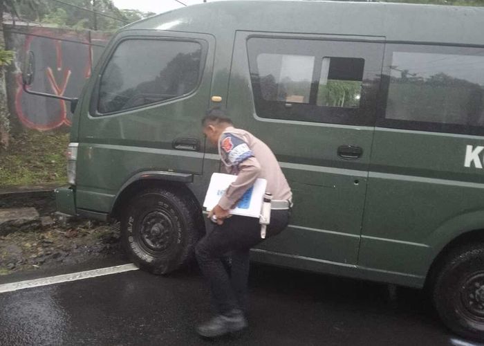 Toliq yalangoch nudistlarning yashirin kamerasi Qizlar bilan porno fisting