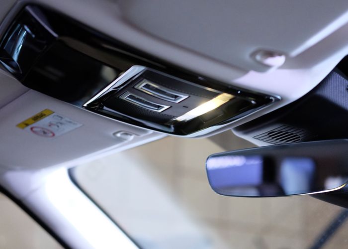 Cara Canggih Membuka Sunblind Di Range Rover Terbaru Gridoto Com