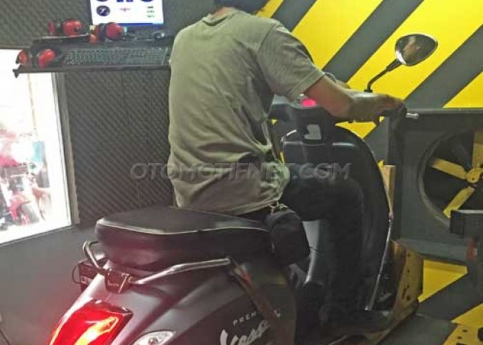 Komparasi Knalpot Vespa Sprint 150 3v I E Adu Empat Merek Lokal Gridoto Com