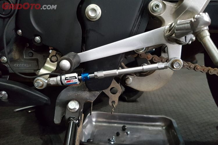 Не работает квикшифтер на bmw s1000rr