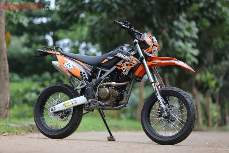 Alamak Modifikasi Supermoto Gagah Ini Ternyata Milik Wanita Cantik Semua Halaman Gridoto Com