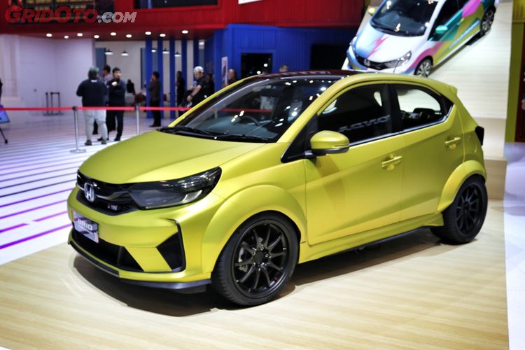 Honda Brio Millenials Project Berwarna Emas Dengan Fender Gemuk Gridoto Com