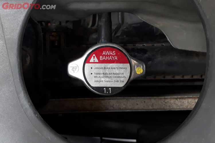 Sambil Nunggu Buka Puasa Begini Cara Tepat Cek Air Radiator Mobil Gridoto Com