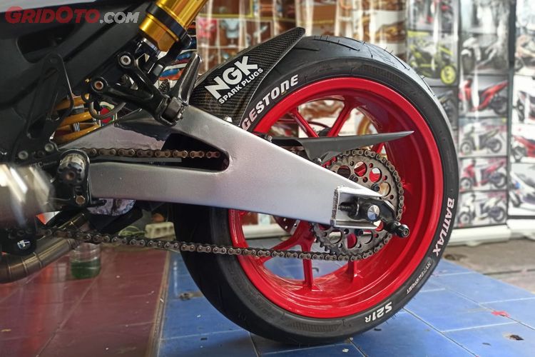 Custom Yamaha m Slaz