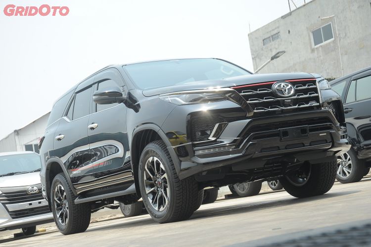 Simulasi Kredit Toyota Fortuner 2 4 Vrz 4x2 At Diesel Trd Cicilan Mulai Rp 11 Jutaan Gridoto 