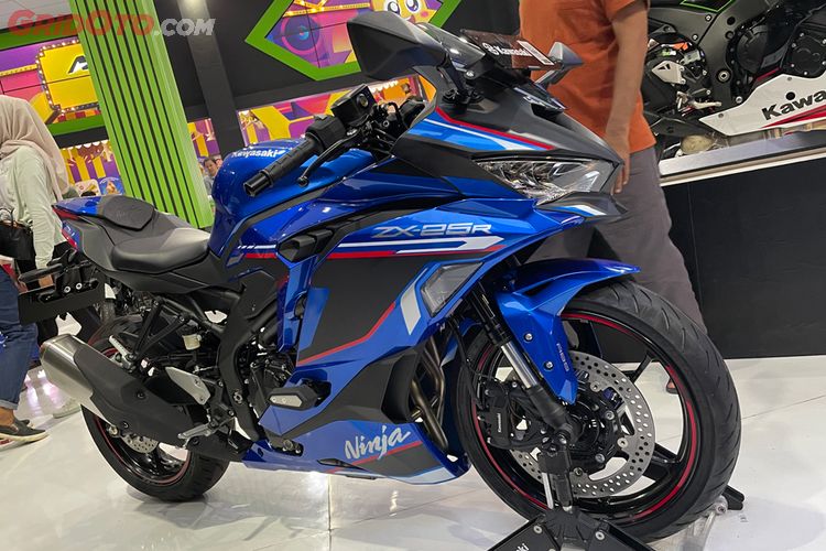 Biru Kawasaki Ninja ZX-25R 2022 Hadir Berkelir Twilight Blue