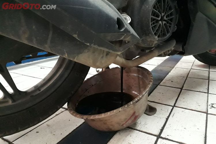 Kenapa Ya Oli Motor Harus Diganti Secara Rutin Ini Alasannya Gridoto Com