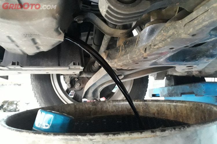 Begini Proses Engine Flush Di Mesin Mobil, Cuma 5 Menit Saja 