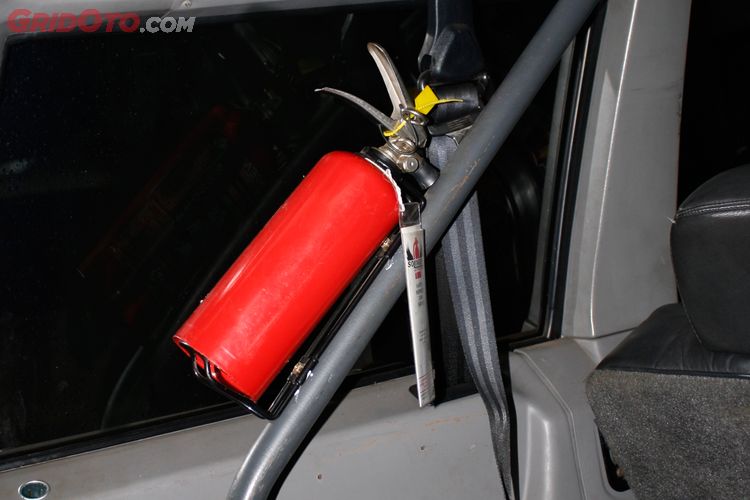 Pasang Alat Pemadam Api Ringan Di Mobil Wajib Cek Masa Berlakunya Gridoto Com
