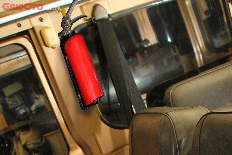 Pasang Alat Pemadam Api Ringan Di Mobil Perhatikan Hal Ini Gridoto Com