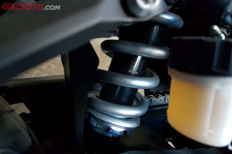 Ini Alasannya Sokbreker Belakang Yamaha R25 Baru Lebih Keras