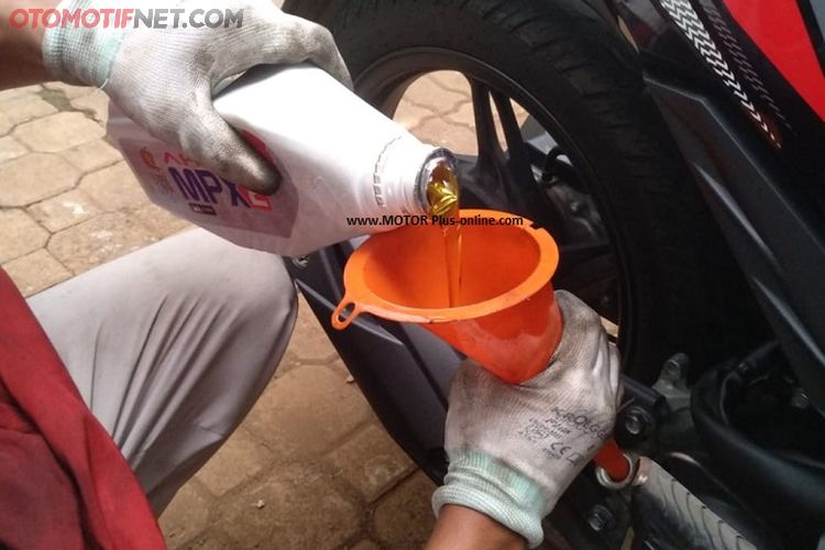 Mesin Motor Bisa Ngebul Waspada Pakai Oli Encer Ini Anjuran Yang Benar Semua Halaman Gridoto Com