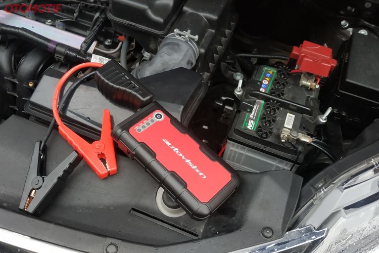 Aki Mobil Soak? Bisa Kok Di-jumper Pakai Power Bank ...