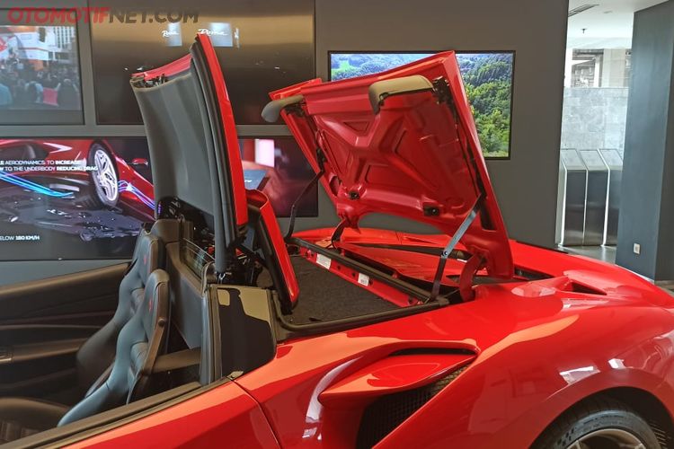Ferrari f8 Spider сложанная крыша