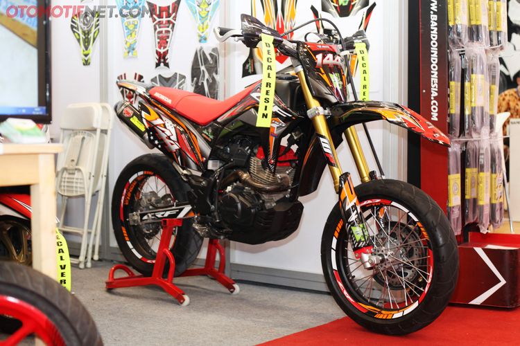 Kawasaki Klx Dan Honda Crf Bisa Ganteng Ada Promo Decal Rp 175 Ribu Gridoto Com