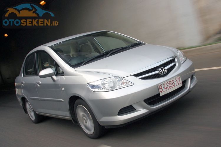 Komparasi Honda City Bermesin i-DSI dengan VTEC, Segini Beda 