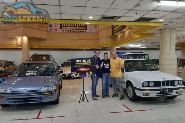 Kumpulan Mobil Antik Mejeng Di Showroom Malique Selatan Djakarta Gridoto Com