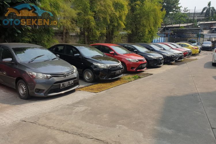 Kredit Toyota Limo di Showroom Blue Bird, Angsuran Mulai ...