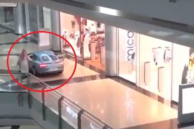 Viral Pria Di Arab Sewa Satu Mall Agar Bisa Berkeliling Belanja Pakai Mobil Gridoto Com