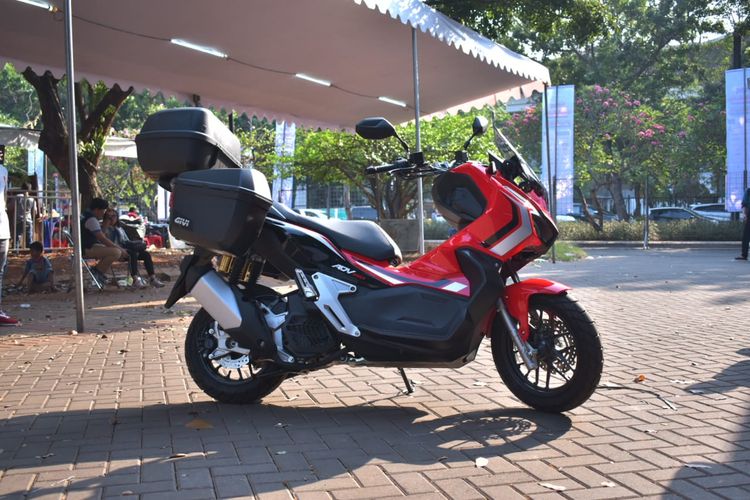 Moto Gully GIVI Singapore Honda ADV 150 Crash Bar Heavy Duty Top Rack