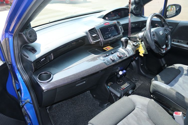 Kabin Honda Freed Ini Kian Sporty Dijejali Panel Karbon dan Jok 