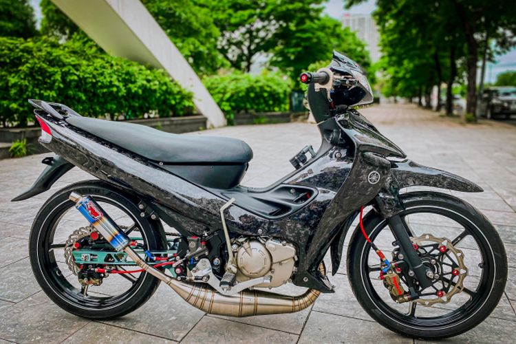 Yamaha 125Z Tampil Keren, Bodi Berbalut Karbon, Rem Belakang Pakai 2 ...