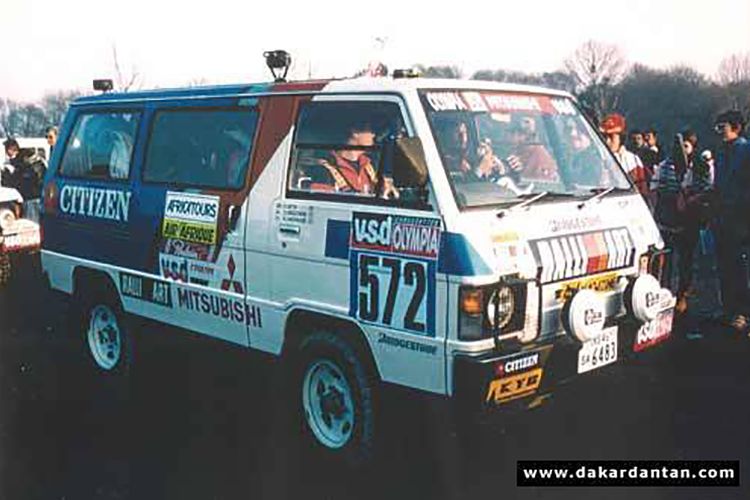 Download Belum Banyak Yang Tahu Mitsubishi L300 Pernah Ikut Reli Paris Dakar Gridoto Com PSD Mockup Templates