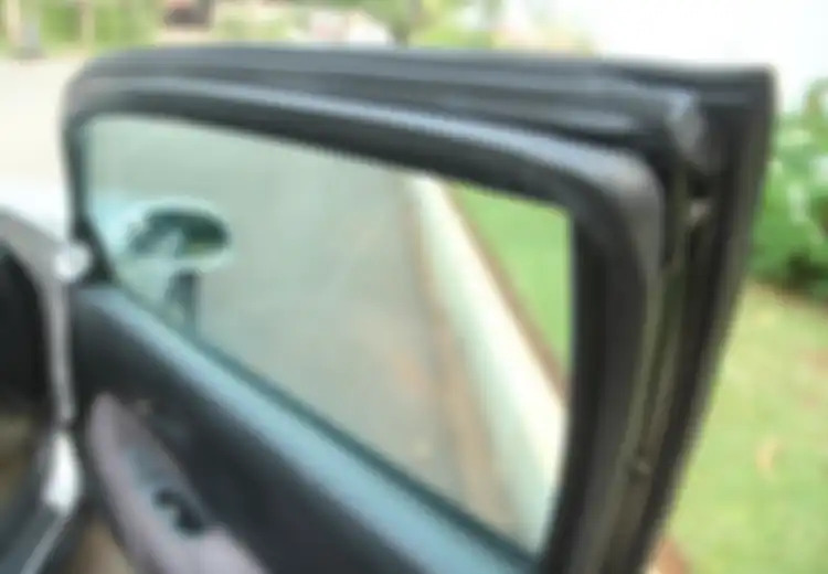 Tanda-Tanda Karet Pintu Mobil Bekas Rusak yang Sering Diabaikan