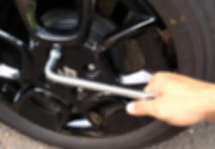 Begini Caranya Agar Baut-baut Roda Di Mobil Bekas Gampang Dibuka