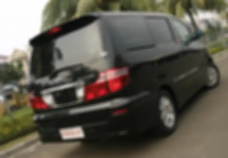 Pulang Mudik Naik Mobil Bekas Toyota Alphard 2003, Mewah Luas Harga Cuma Segini