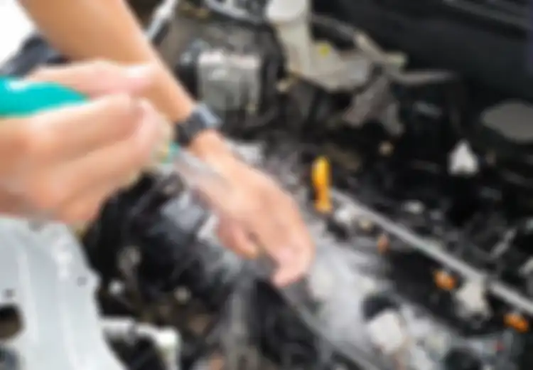 Ternyata Gak Asal Semprot, Ini Pantangan Mencuci Mesin Mobil Bekas