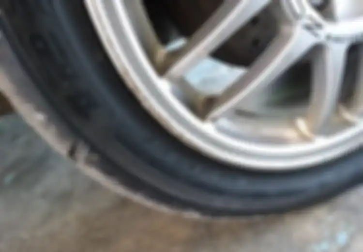 Ini Dua Trik Mudah Cegah Masalah Flat Spot Pada Ban Mobil Bekas