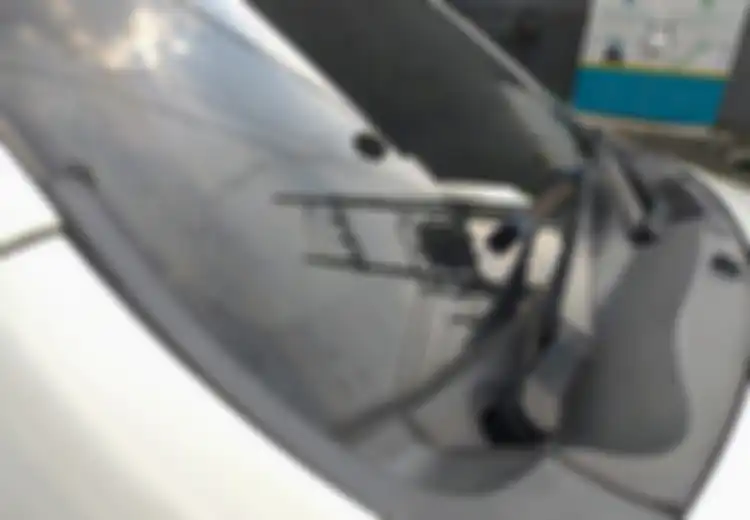 Jangan Cuek, Ini Tiga Efek Domino Membiarkan Kaca Mobil Bekas Berjamur