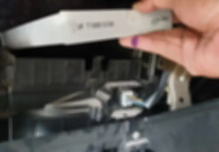 Ini Sebabnya Jangan Bersihkan Filter Kabin Mobil Bekas Pakai Air
