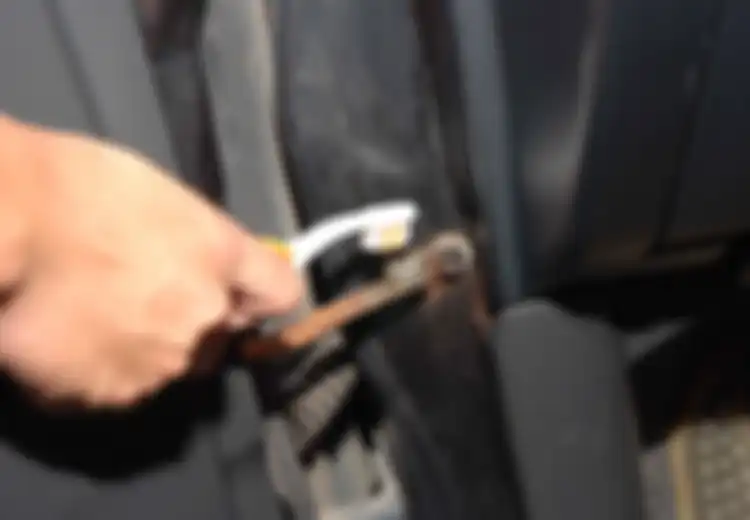 Sambil Ngabuburit, Begini Cara Melumasi Engsel Pintu Mobil Bekas Biar Lancar