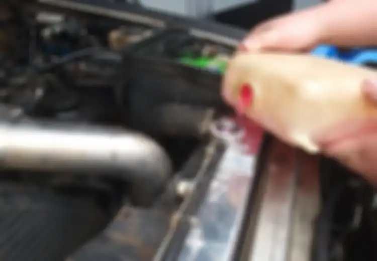 Jangan Disepelekan, Air Radiator Mobil Bekas Keruh Bisa Jadi Sinyal Kerusakan Parah di Bagian Ini